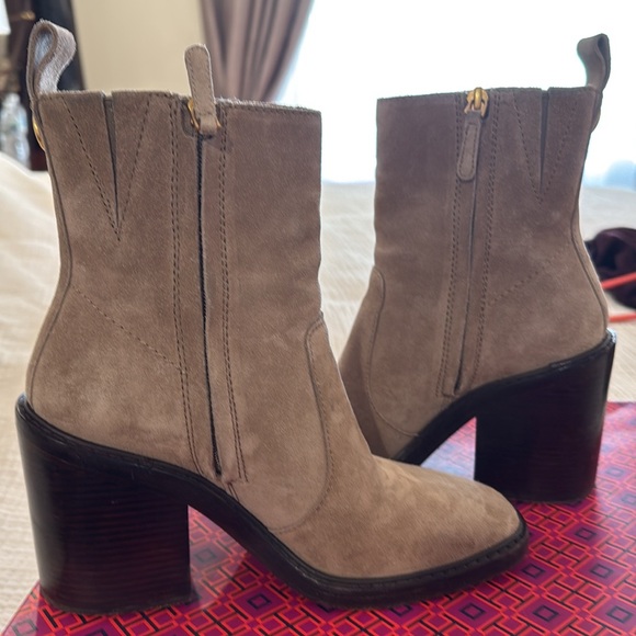 Suede boots - Picture 5 of 7